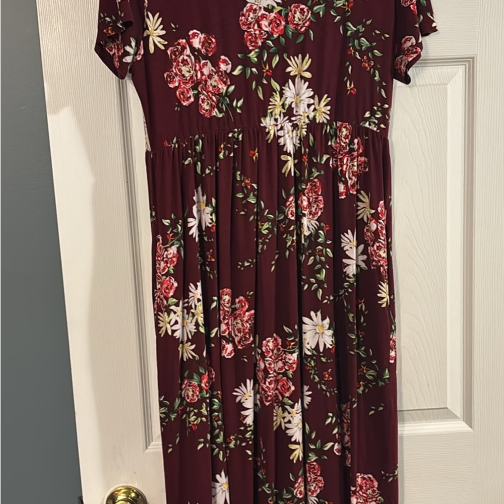 Elegant Floral Maxi Dress in Burgundy